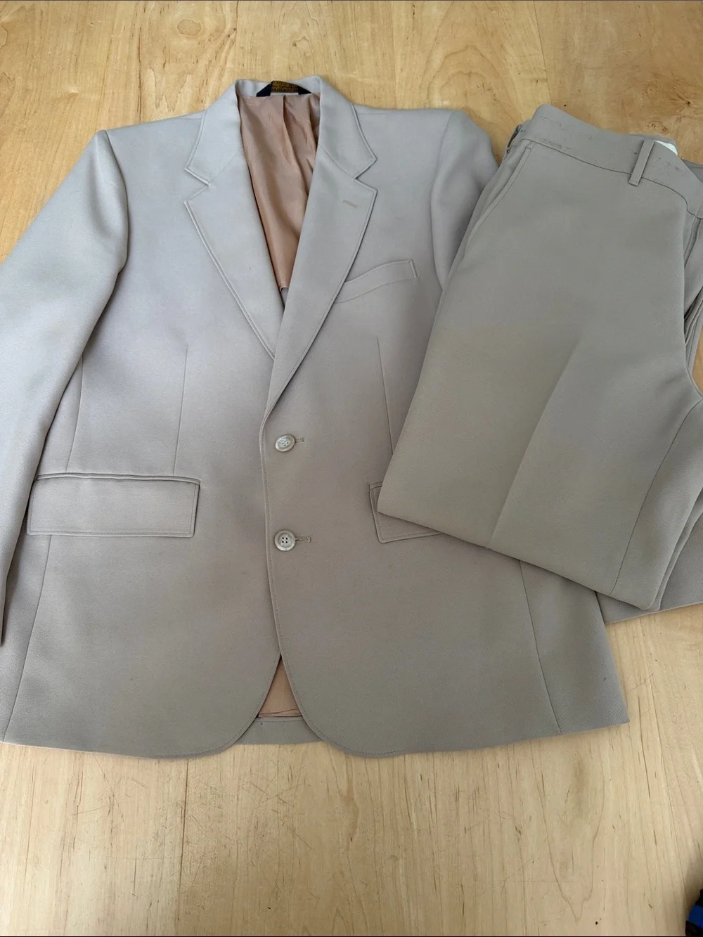 VTG Men's Light Tan Two-Piece Suit Jacket & Trousers
